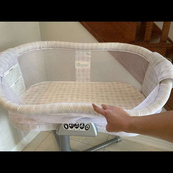 360 halo swivel bassinest - Picture 3 of 9